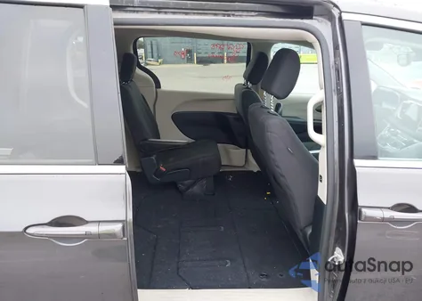 2017 Chrysler Pacifica Touring z USA, uszkodzony, nr VIN 2C4RC1DG2HR636285